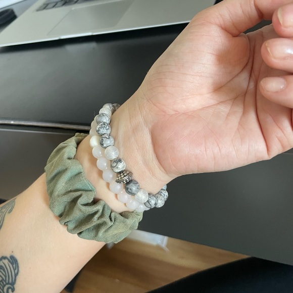 Classic Lokai bracelet & Lotus flower bracelet bundle - Picture 5 of 5